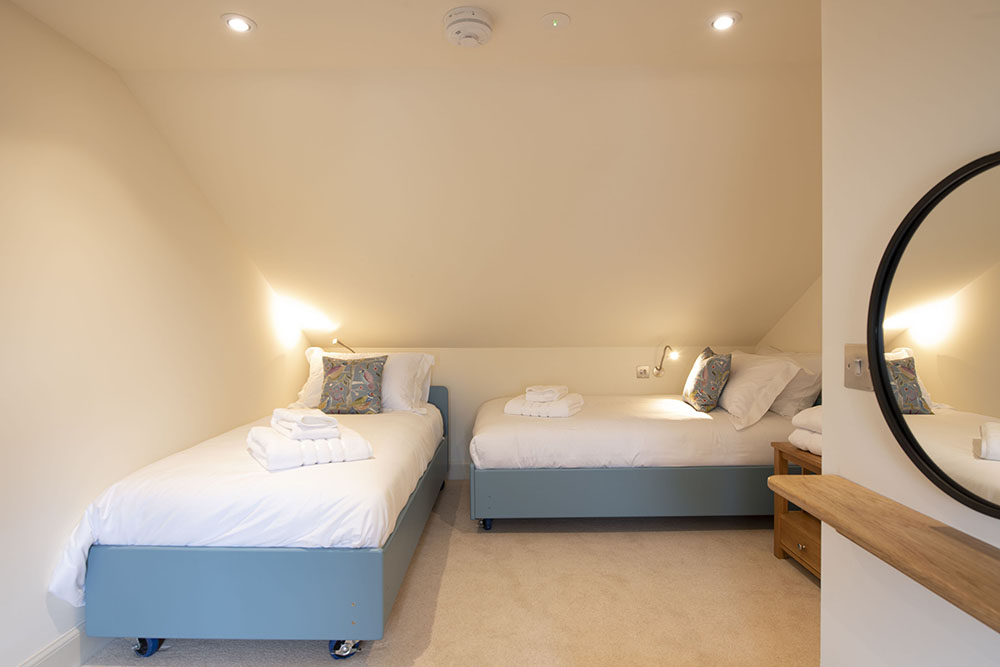 The twin bedroom in our Tree House Apartment, Art House Serviced Apartments in Inverness