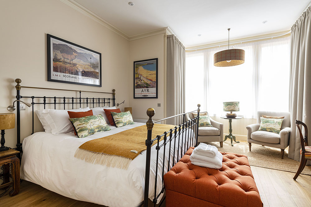Running Hare Apartment featuring Super King Bed, Art House Serviced Apartments Inverness