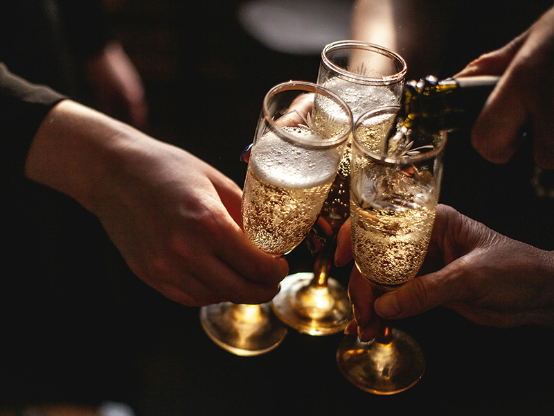 fizz & feast offer chanpagne