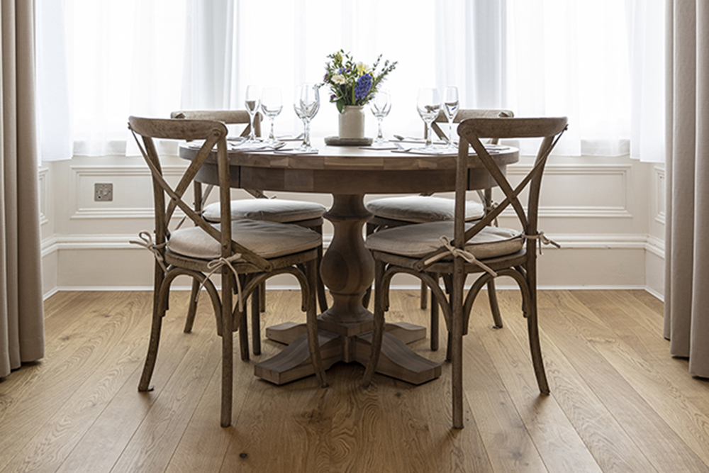 But n' Ben window table